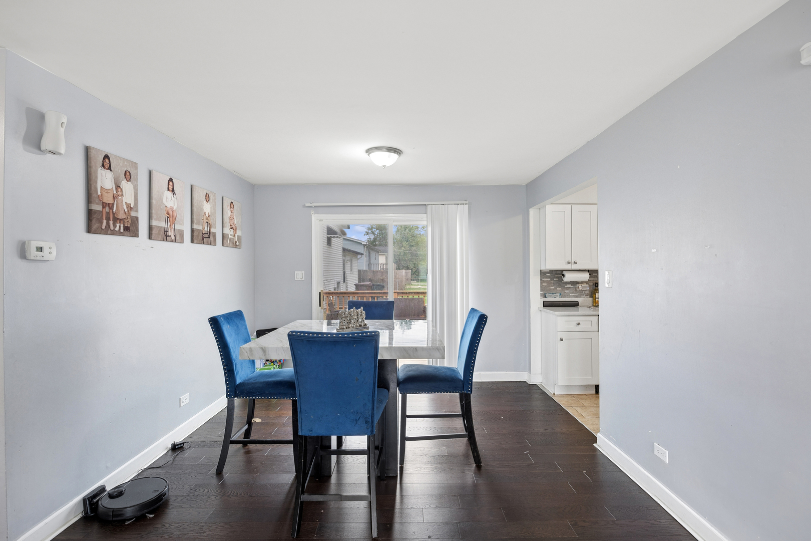 18921 Willow Avenue Property Photo 4