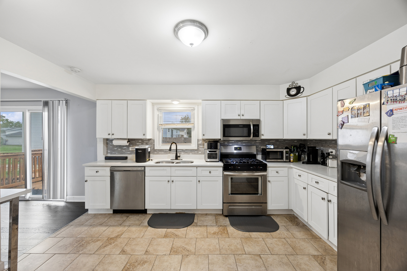 18921 Willow Avenue Property Photo 5