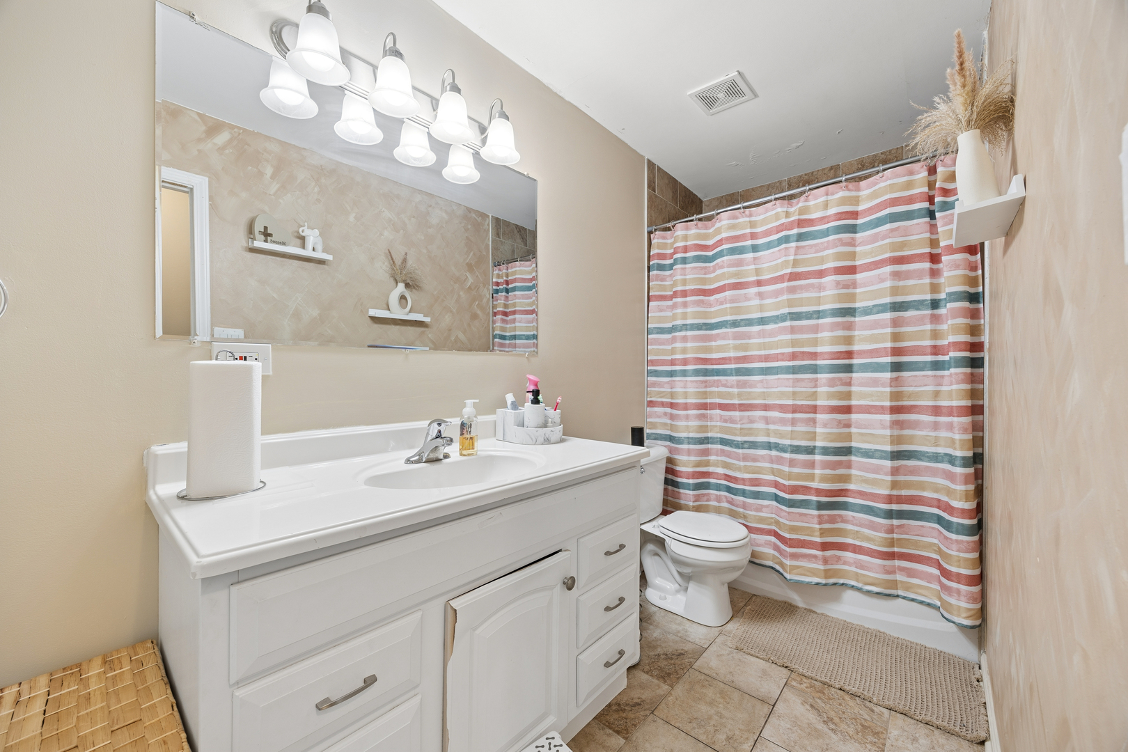 18921 Willow Avenue Property Photo 12