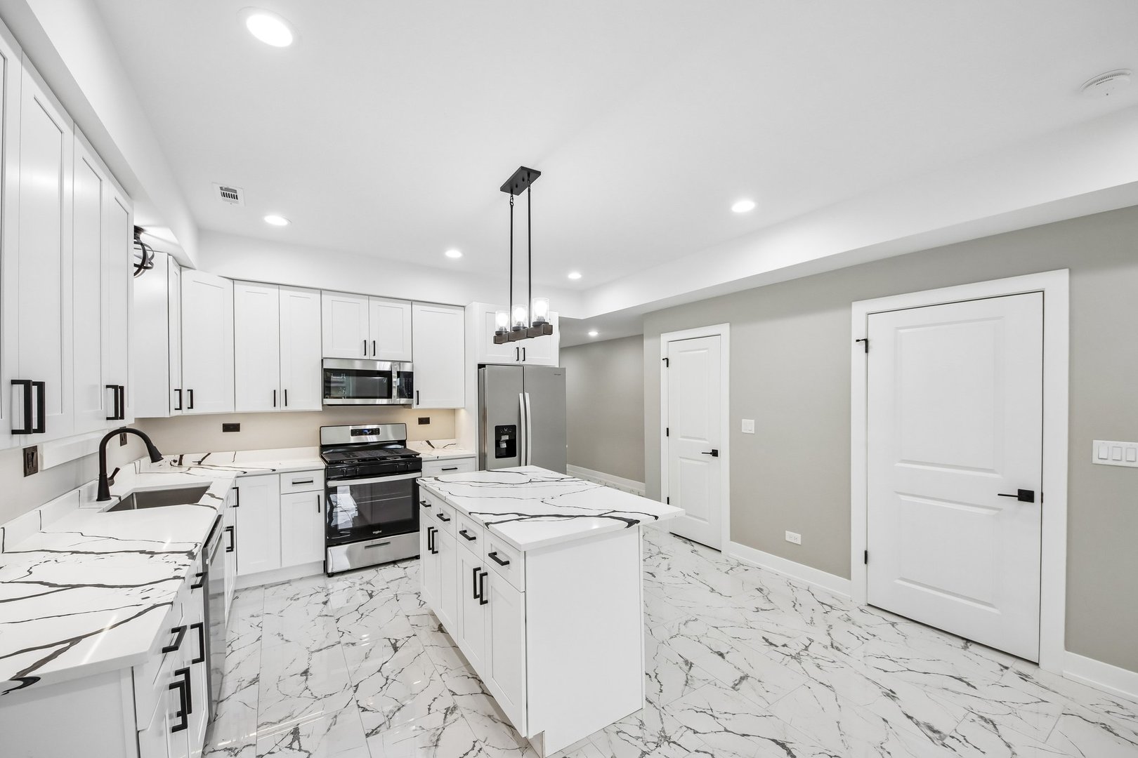 1114 N Broadway Avenue Property Photo 14