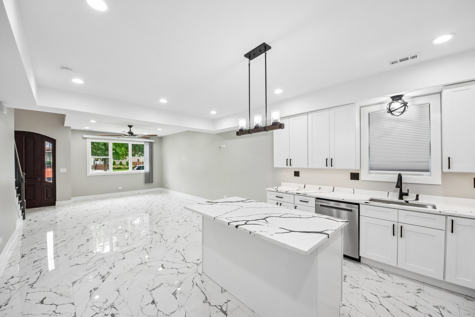 1114 N Broadway Avenue Property Photo 16