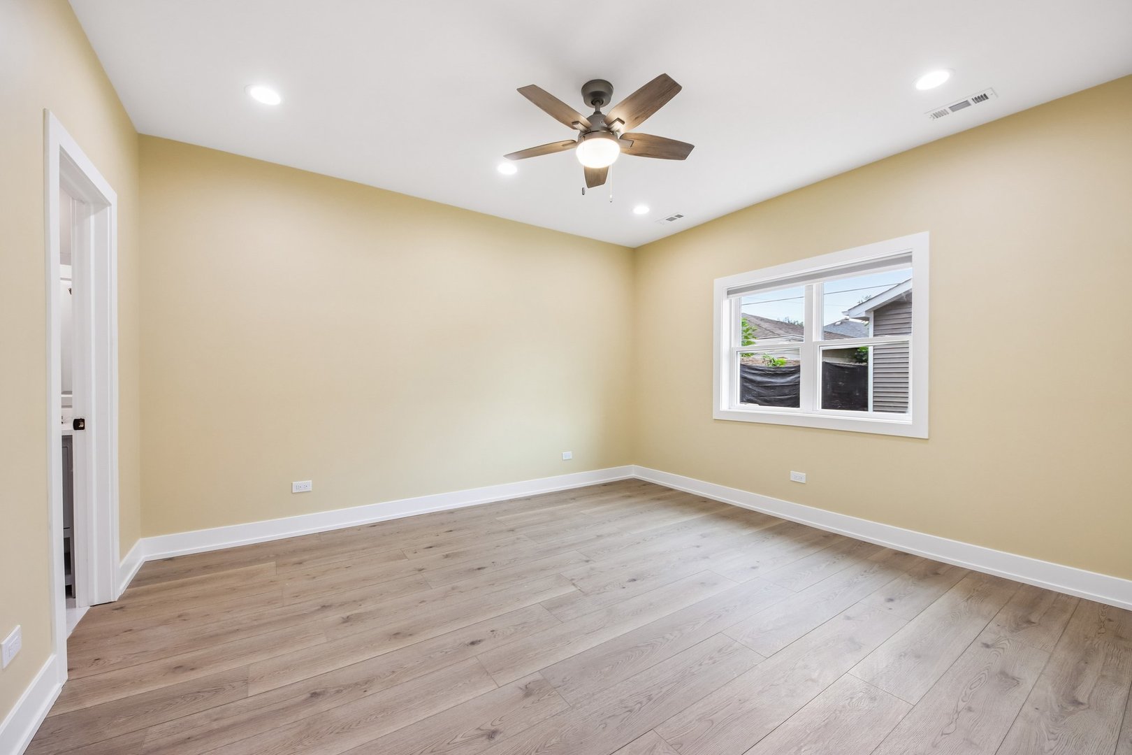 1114 N Broadway Avenue Property Photo 24