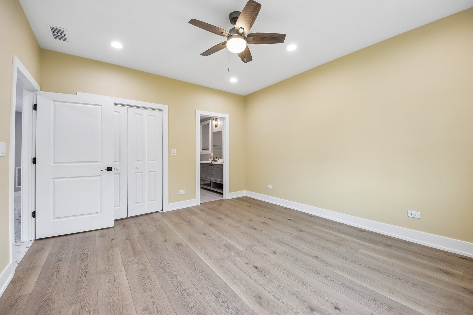 1114 N Broadway Avenue Property Photo 25
