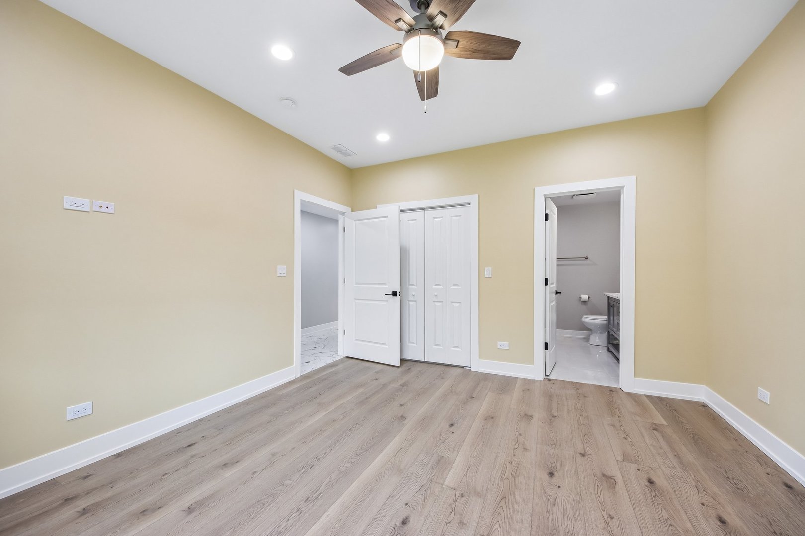 1114 N Broadway Avenue Property Photo 26