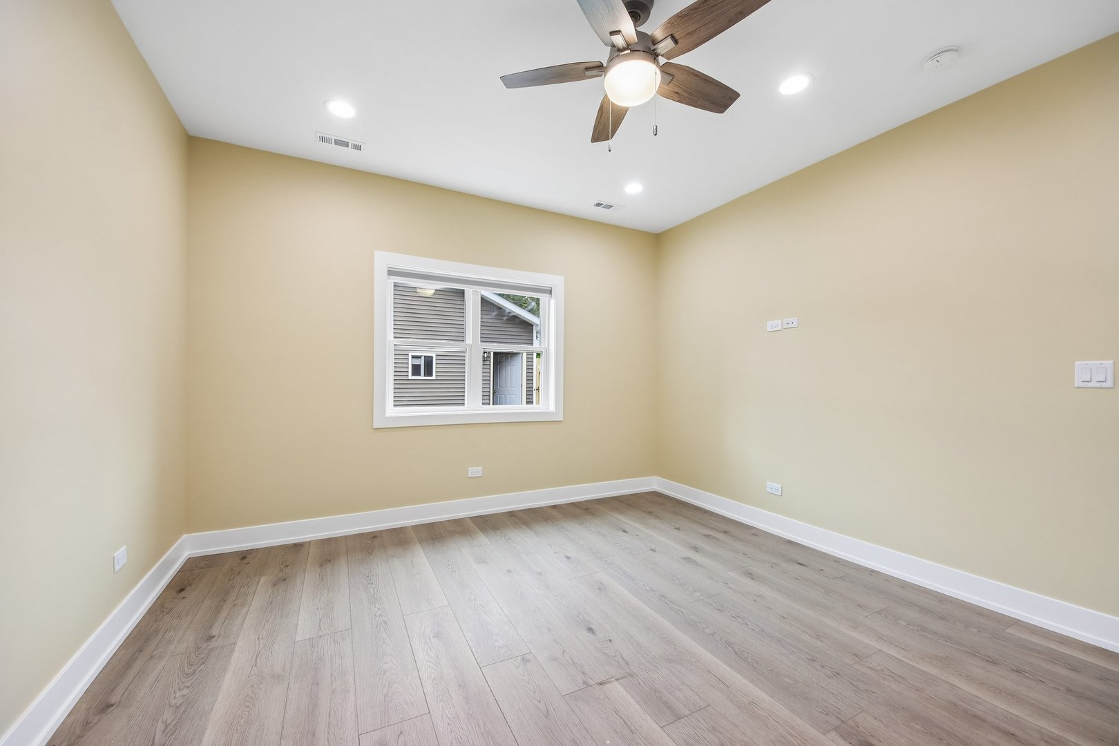 1114 N Broadway Avenue Property Photo 27