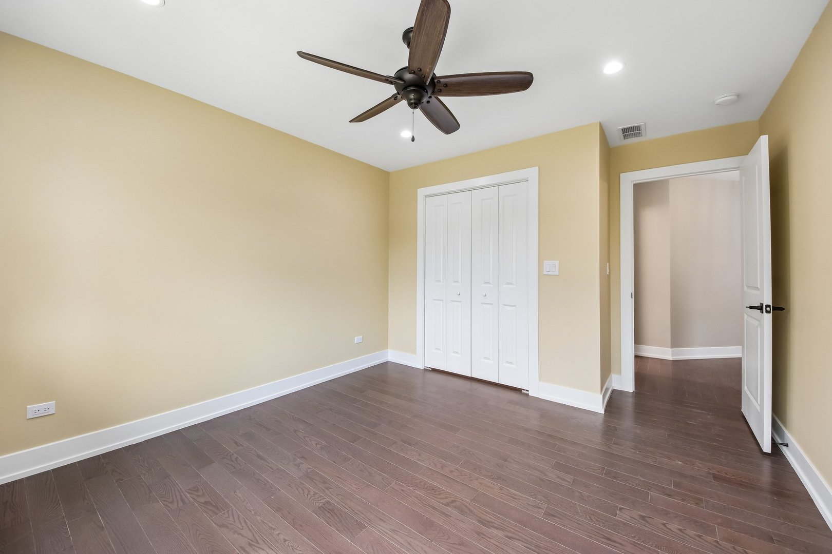 1114 N Broadway Avenue Property Photo 32