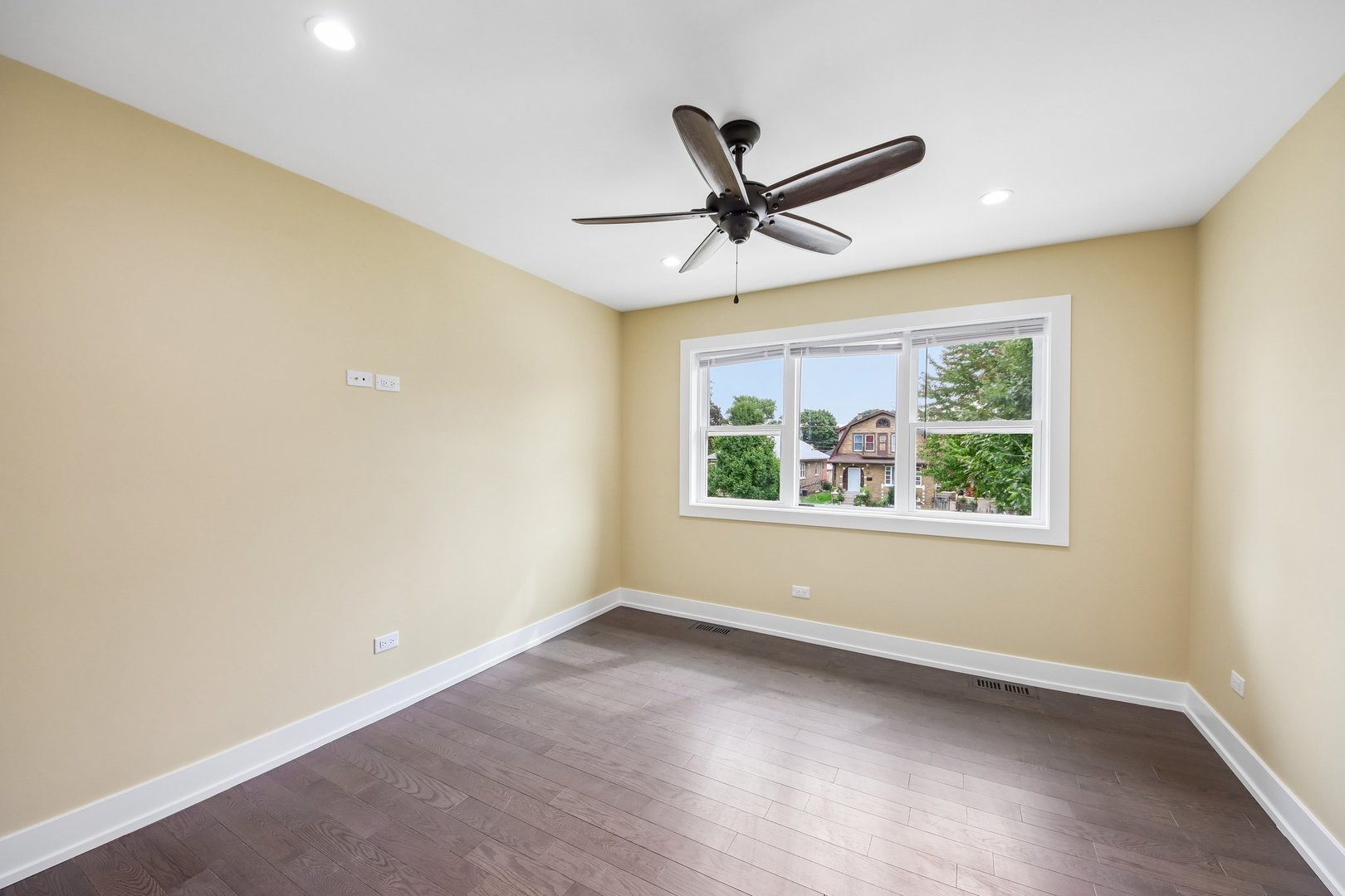 1114 N Broadway Avenue Property Photo 34