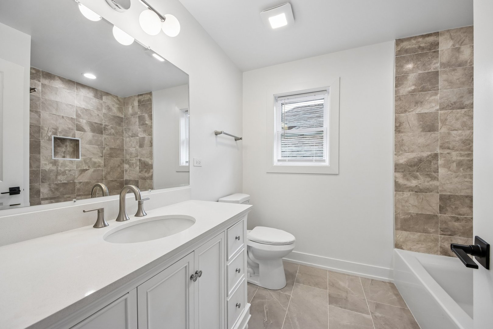 1114 N Broadway Avenue Property Photo 35