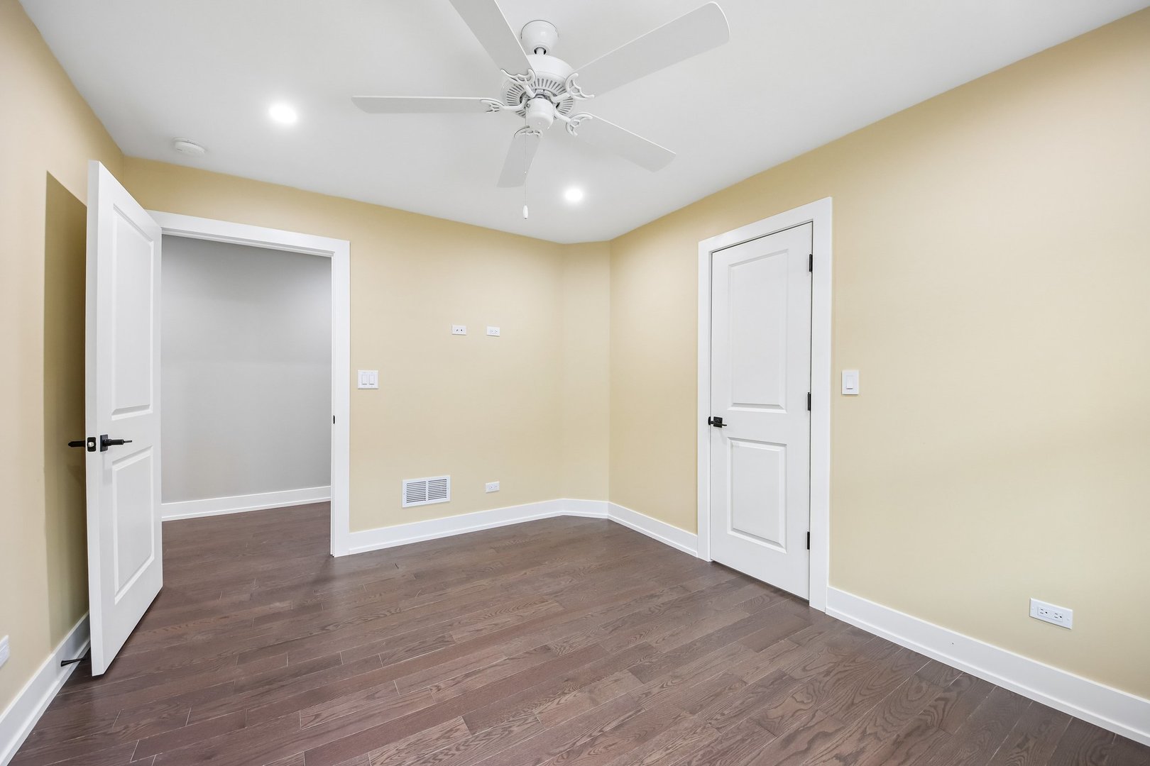 1114 N Broadway Avenue Property Photo 38