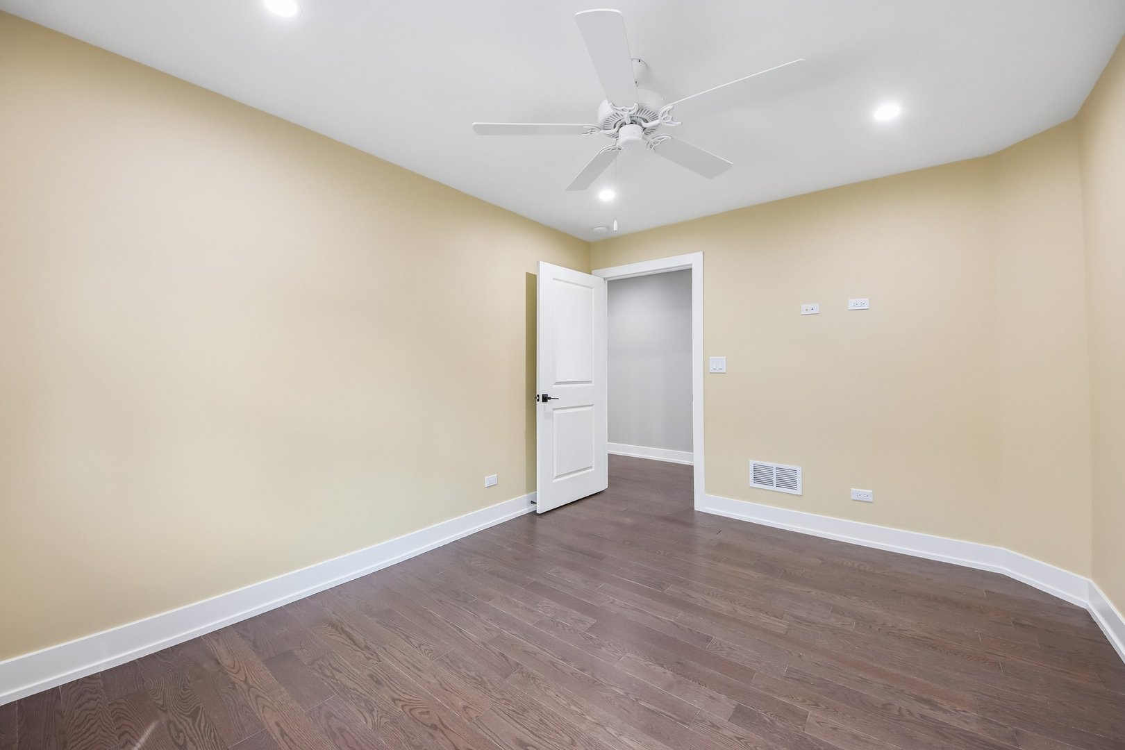 1114 N Broadway Avenue Property Photo 39