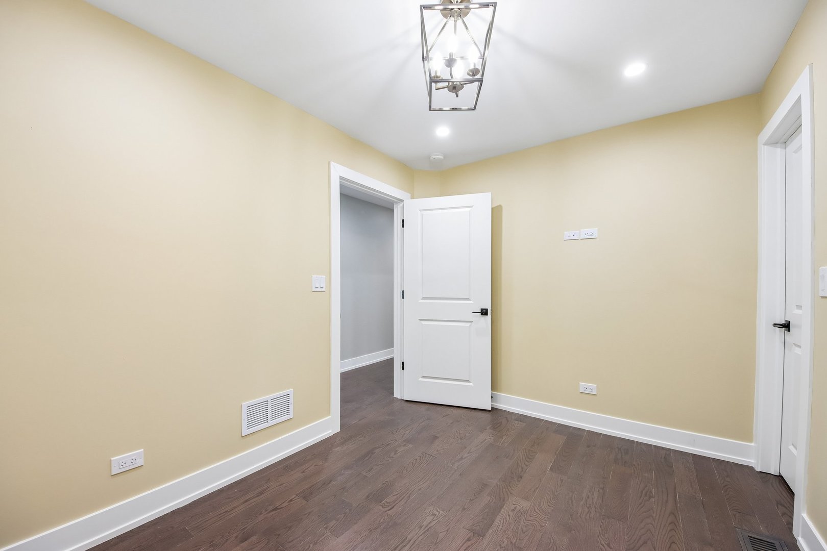 1114 N Broadway Avenue Property Photo 41