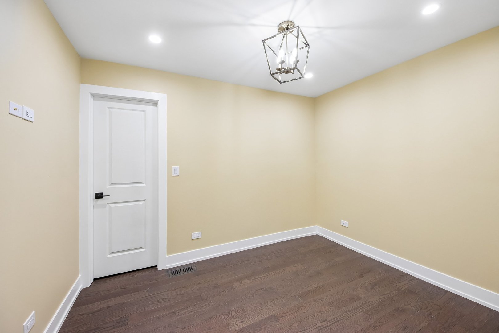 1114 N Broadway Avenue Property Photo 42