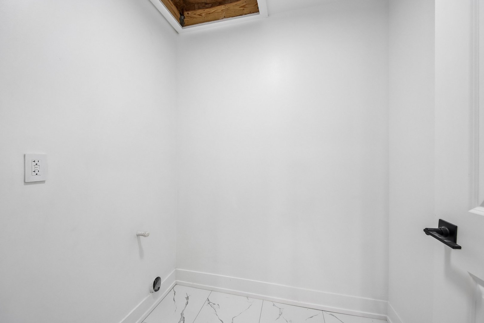 1114 N Broadway Avenue Property Photo 43