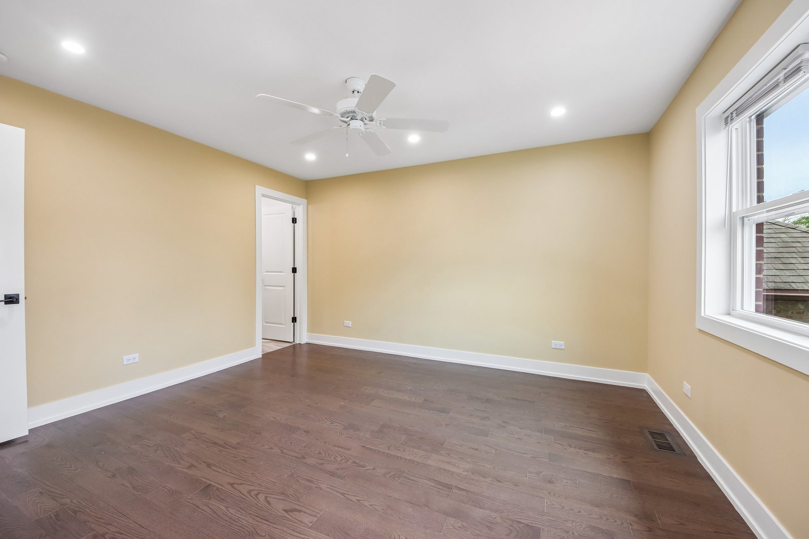1114 N Broadway Avenue Property Photo 45