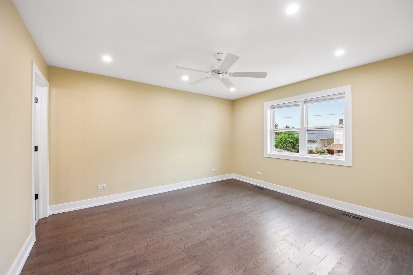 1114 N Broadway Avenue Property Photo 46