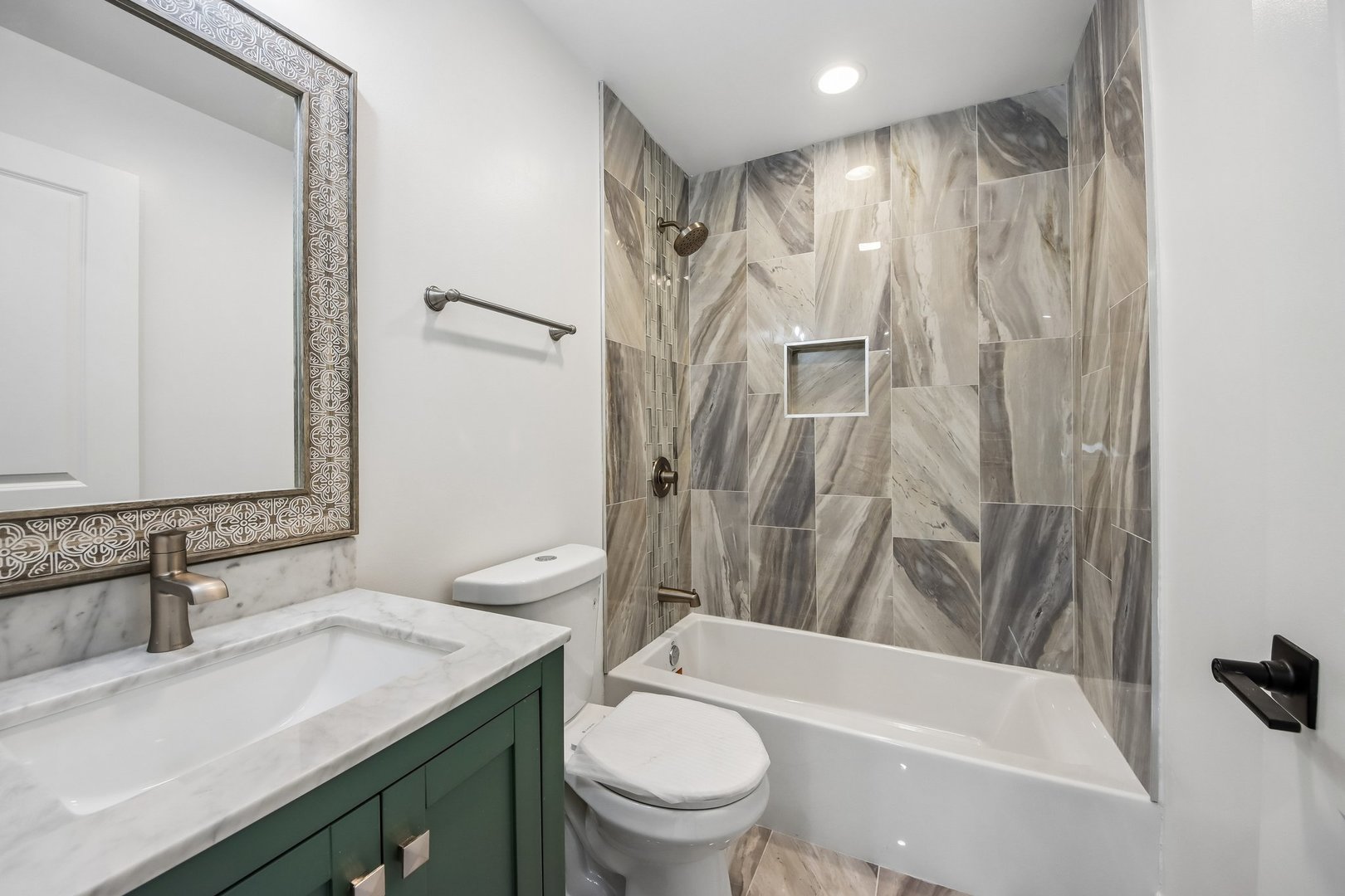1114 N Broadway Avenue Property Photo 49