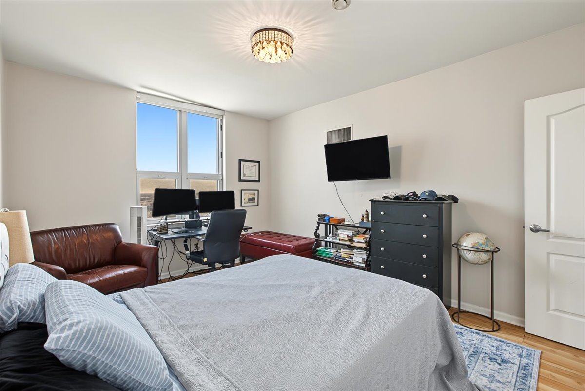 125 S Jefferson Street 2308 Property Photo 15