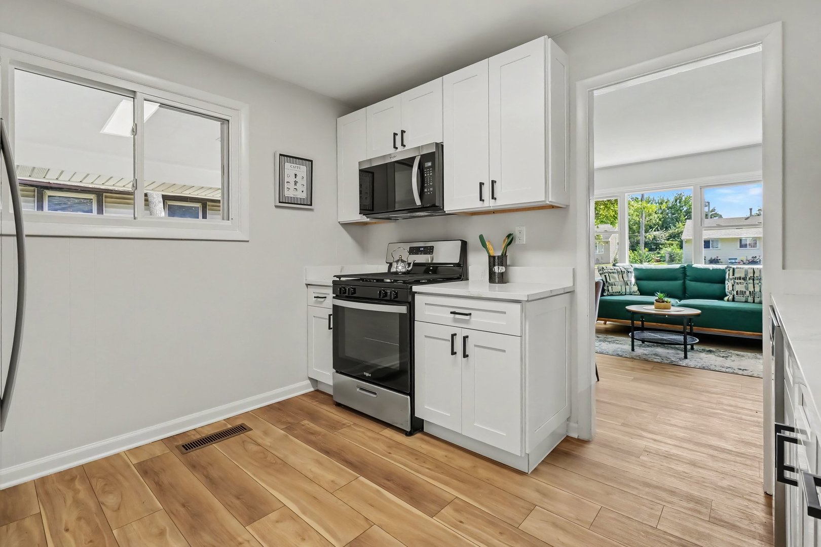 2313 Benedict Avenue Property Photo 8