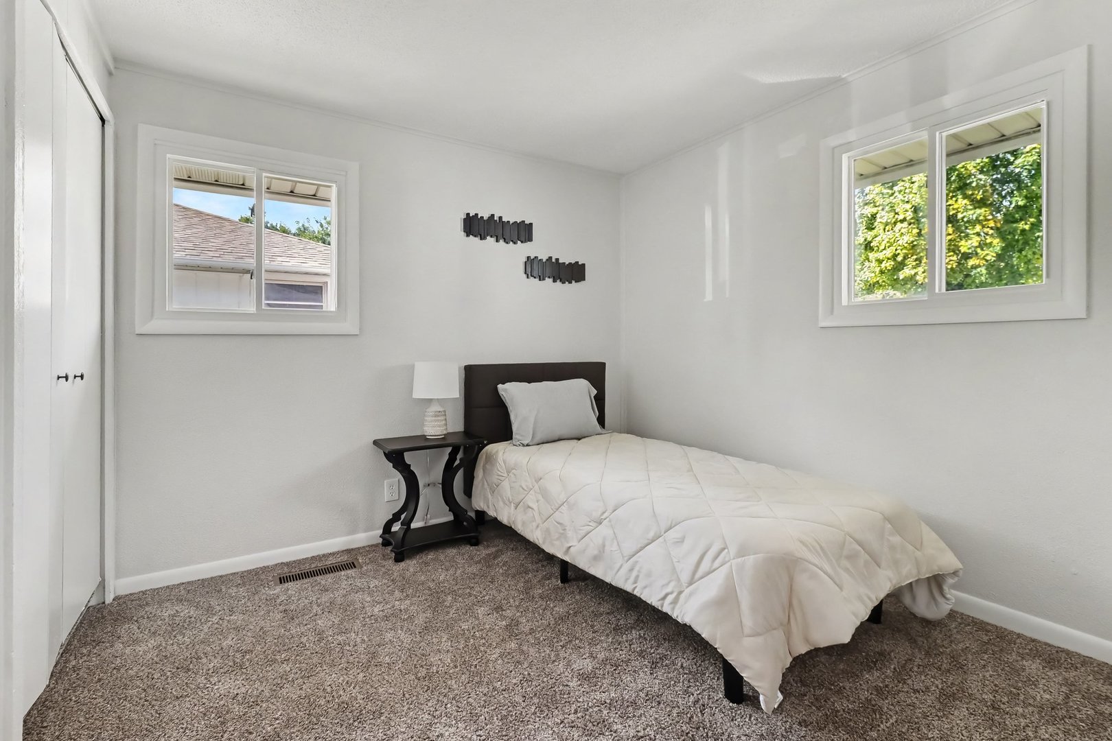 2313 Benedict Avenue Property Photo 13