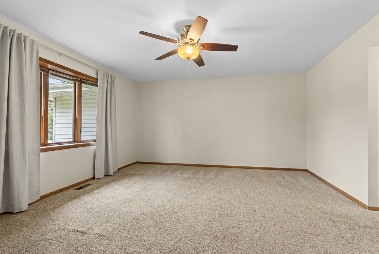 6037 Banbridge Drive Property Photo 3