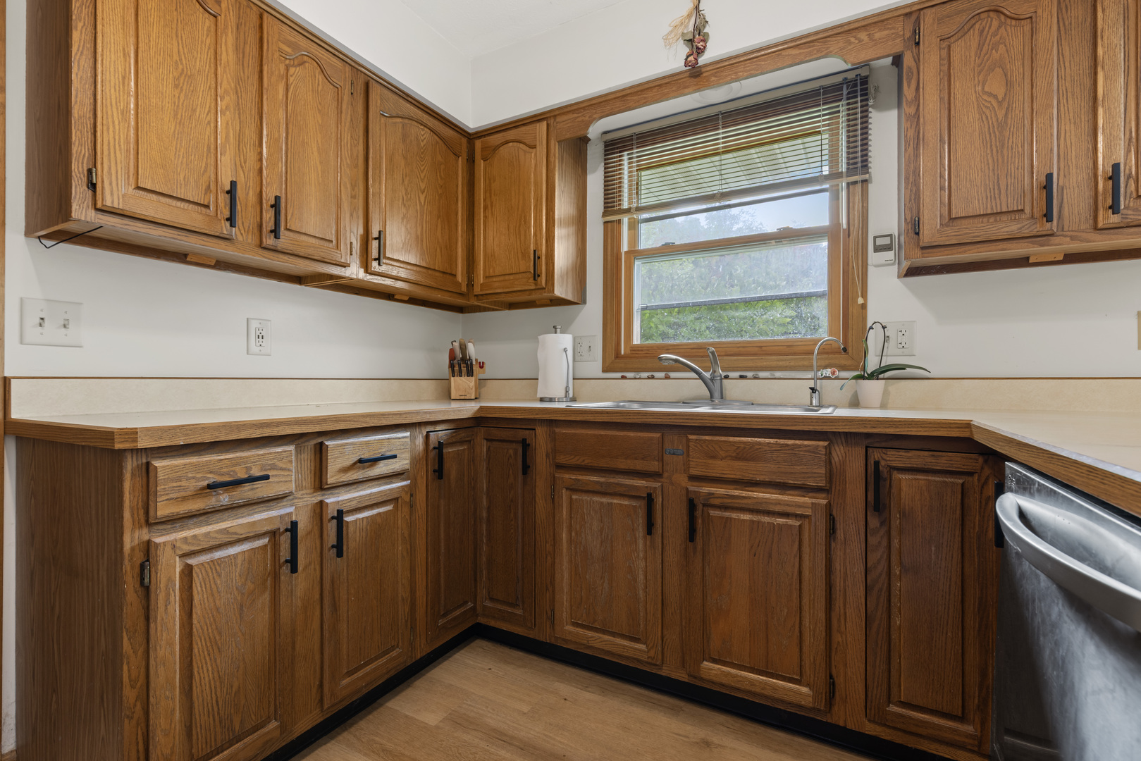 6037 Banbridge Drive Property Photo 7