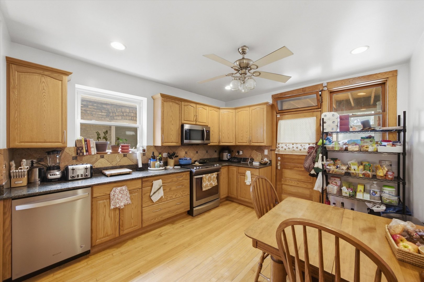 4055 W Nelson Street Property Photo 12