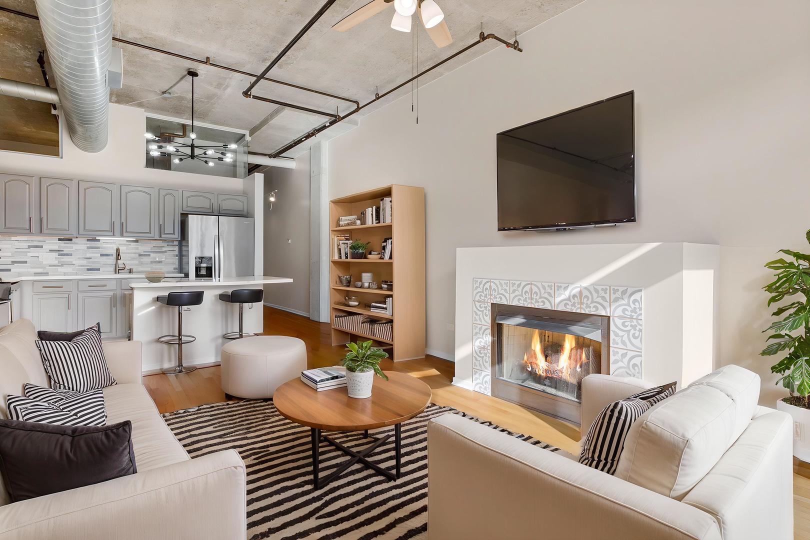 933 W Van Buren Street 803 Property Photo 4