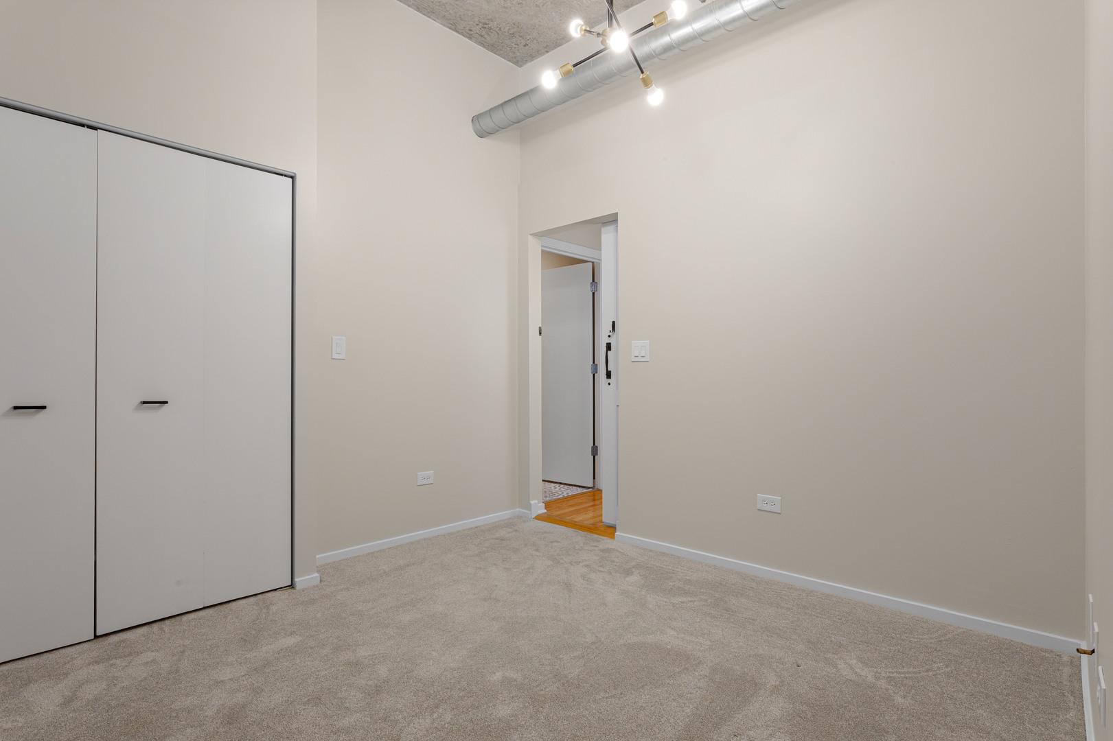 933 W Van Buren Street 803 Property Photo 17