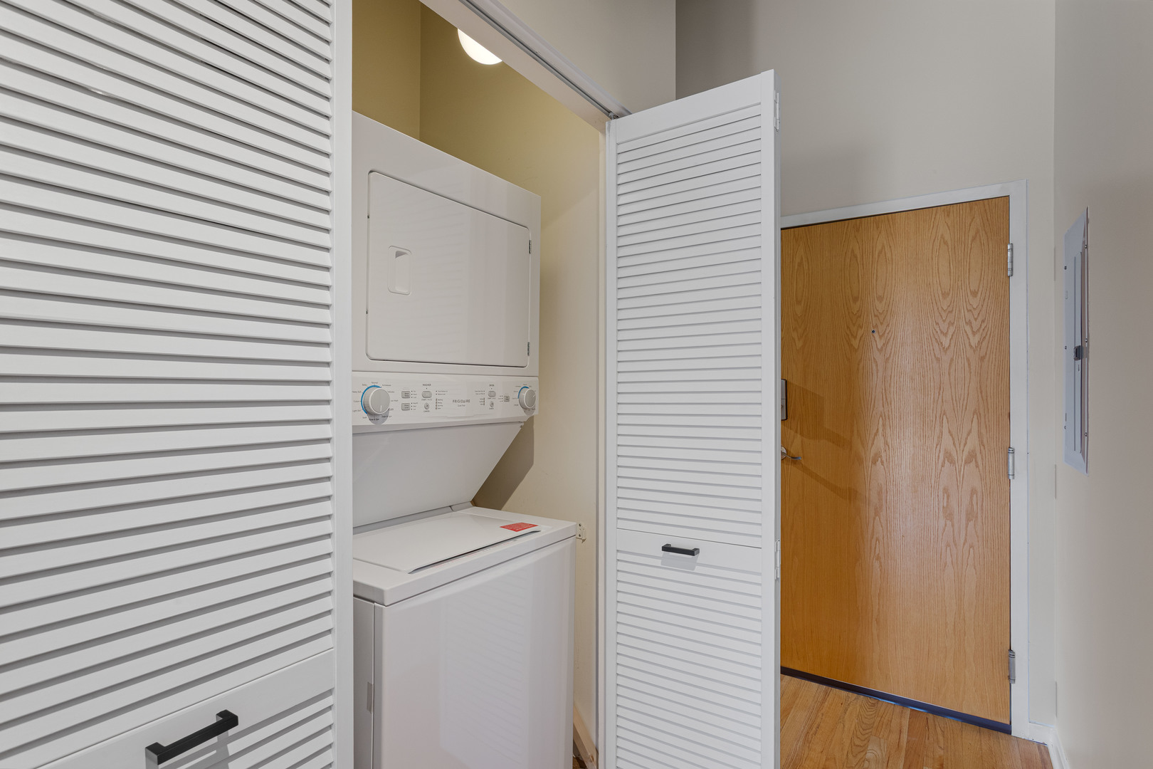933 W Van Buren Street 803 Property Photo 19