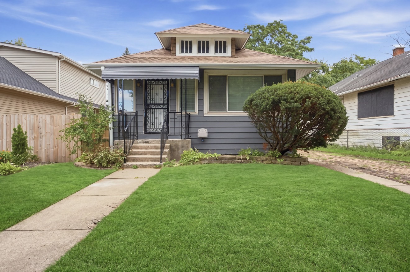 10607 S May Street Property Photo 2
