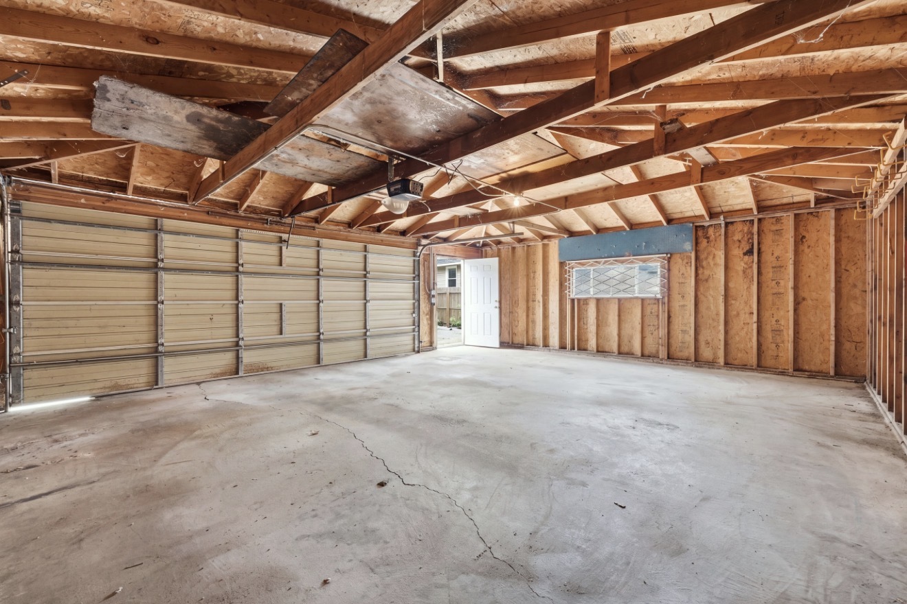 10607 S May Street Property Photo 3