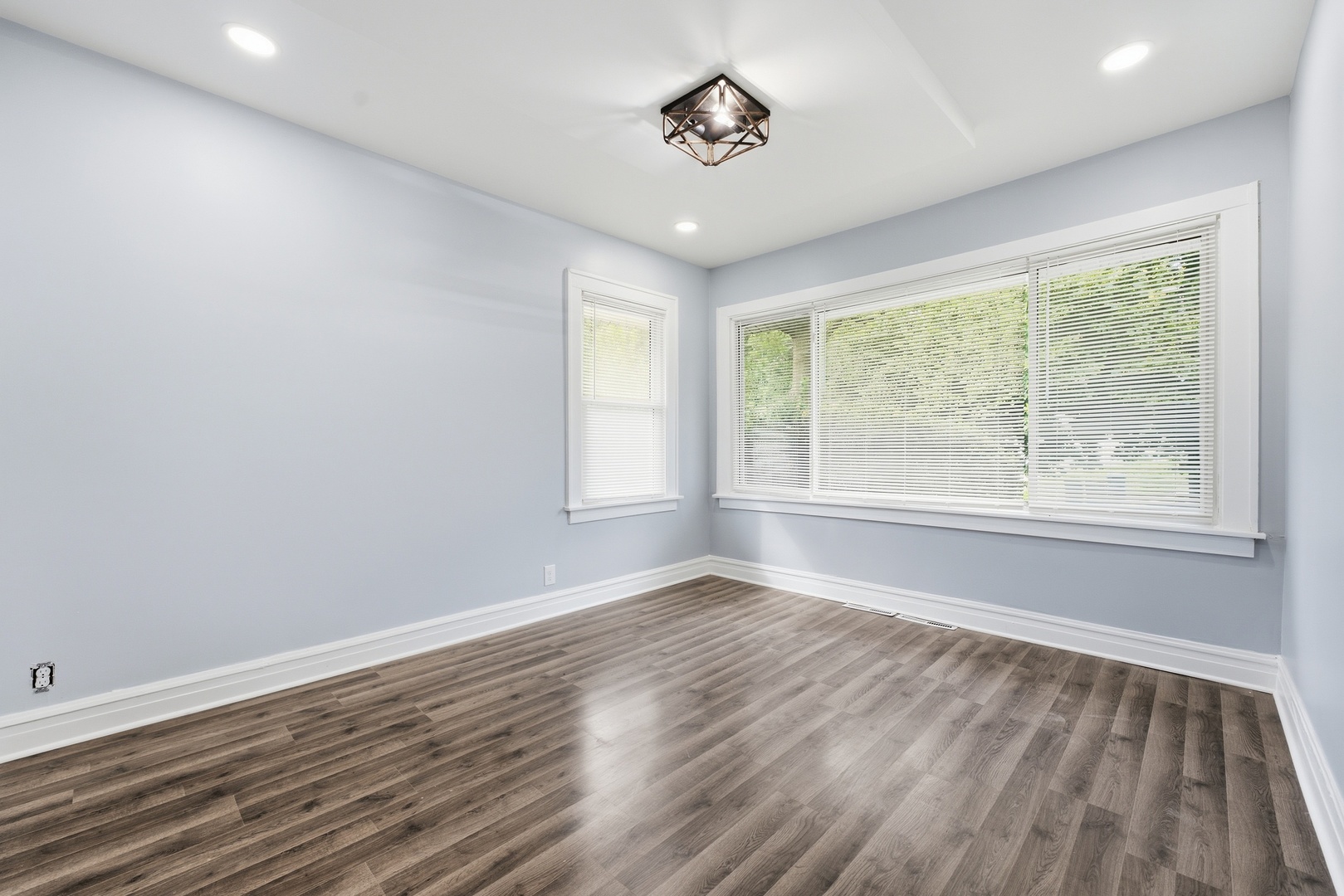 10607 S May Street Property Photo 6