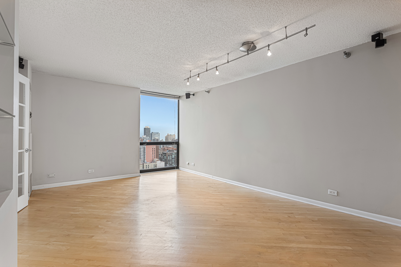 1122 N Clark Street 3105 Property Photo 4
