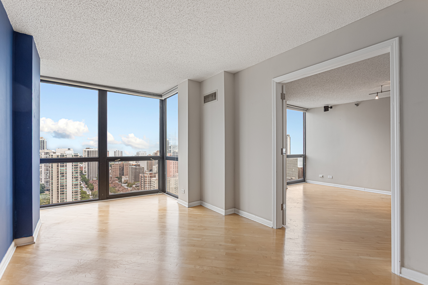1122 N Clark Street 3105 Property Photo 7