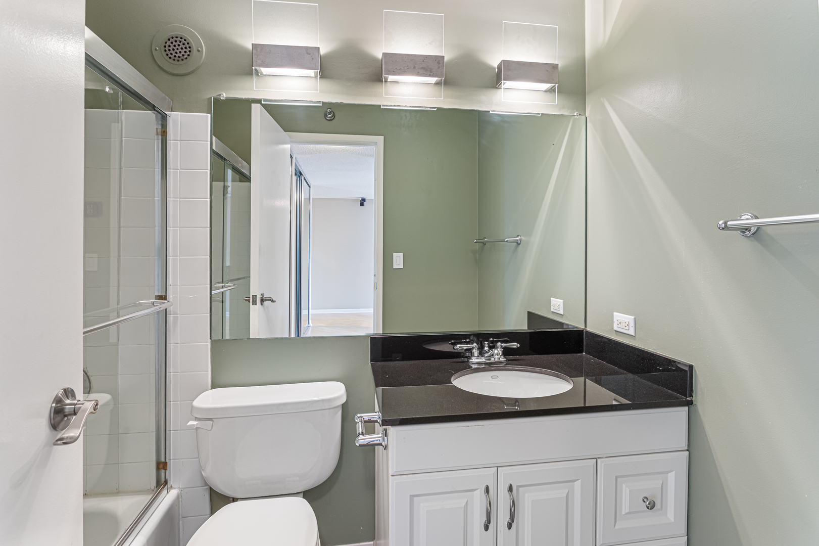 1122 N Clark Street 3105 Property Photo 10