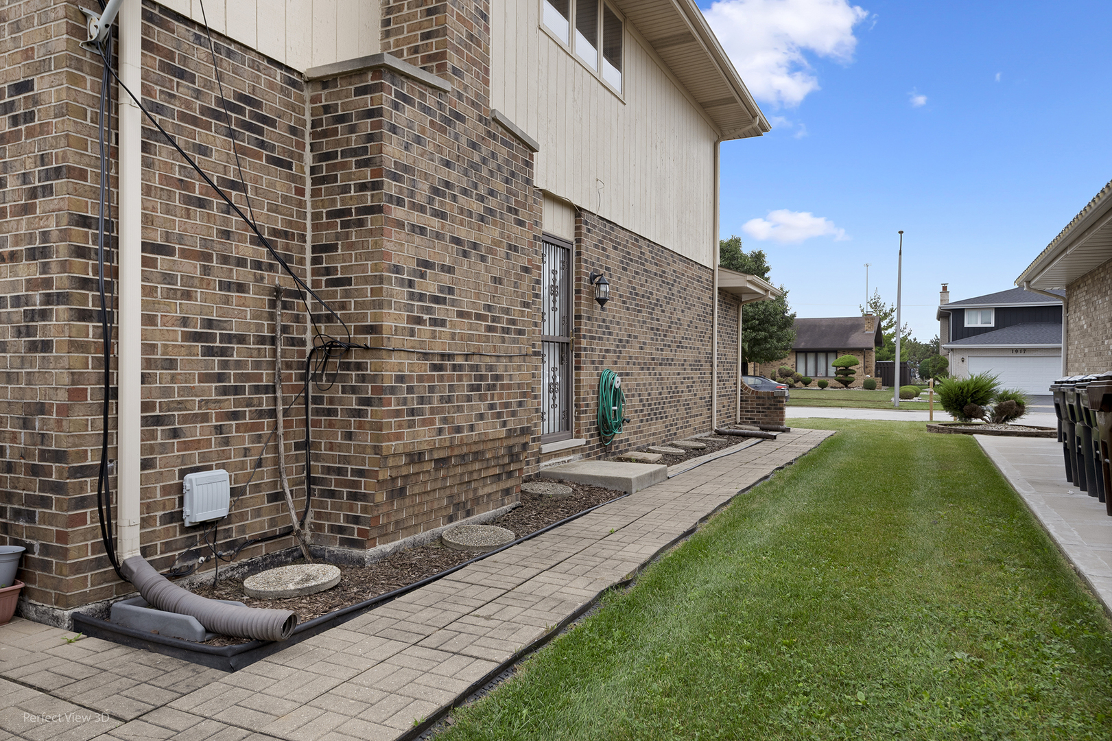 1922 E 173rd Place Property Photo 23