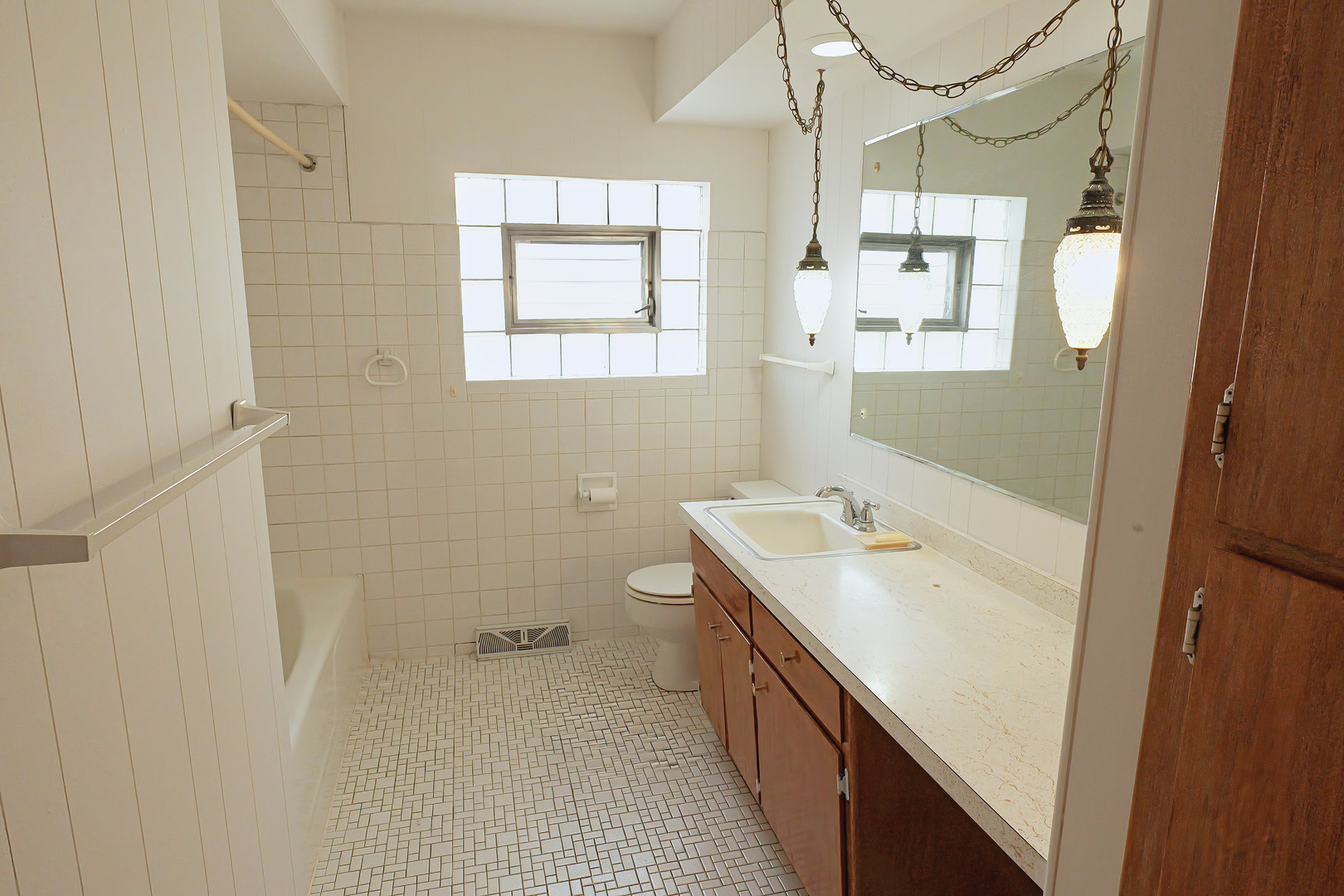 9734 Tulley Avenue Property Photo 6