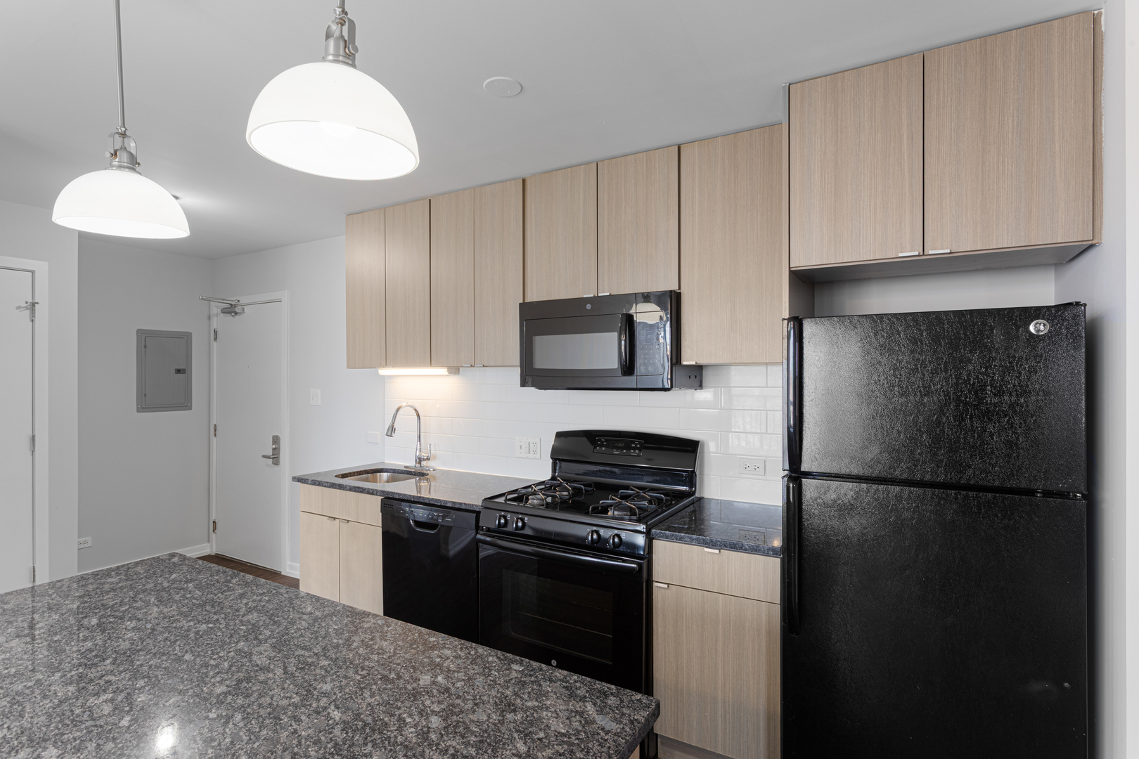 5411 N Winthrop Avenue 307 Property Photo 4