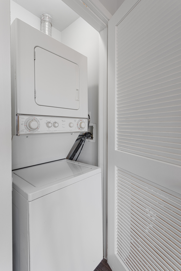 5411 N Winthrop Avenue 307 Property Photo 6