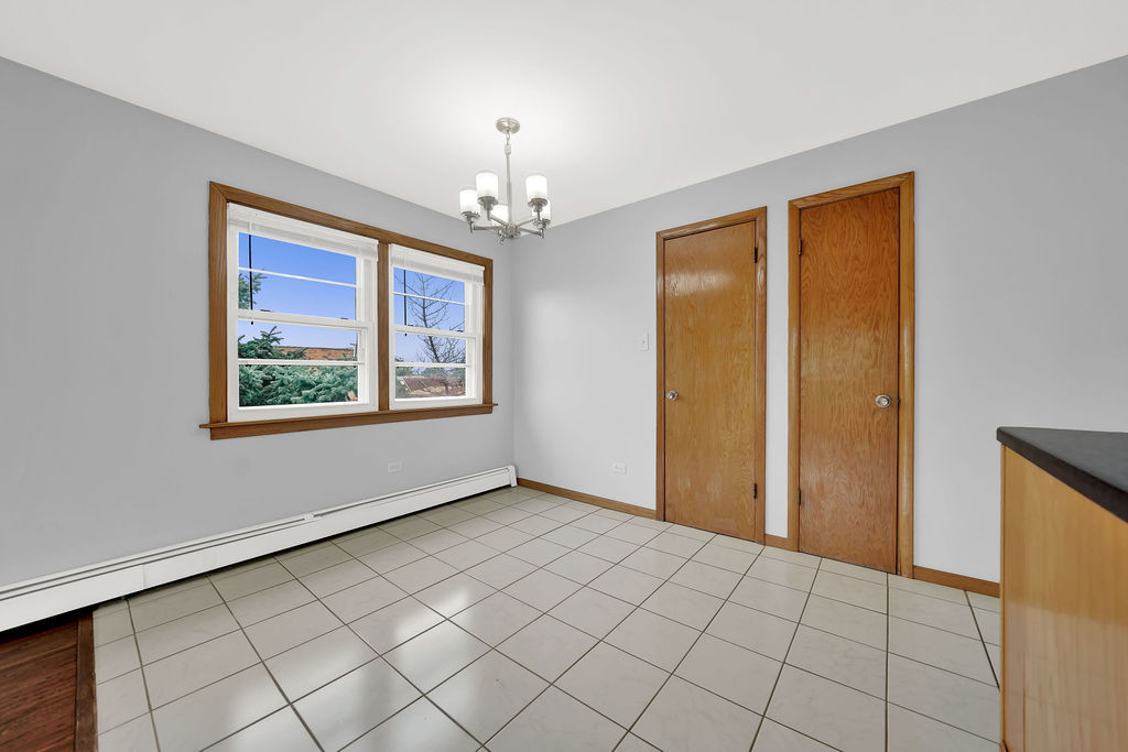 5701 S Kenton Avenue 3n Property Photo 4