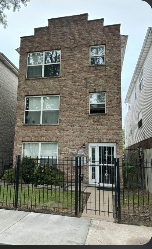 642 W 123rd Street Property Photo 1