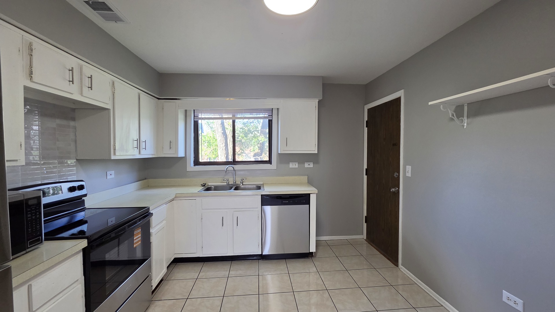 718 Cobblestone Circle C Property Photo 11