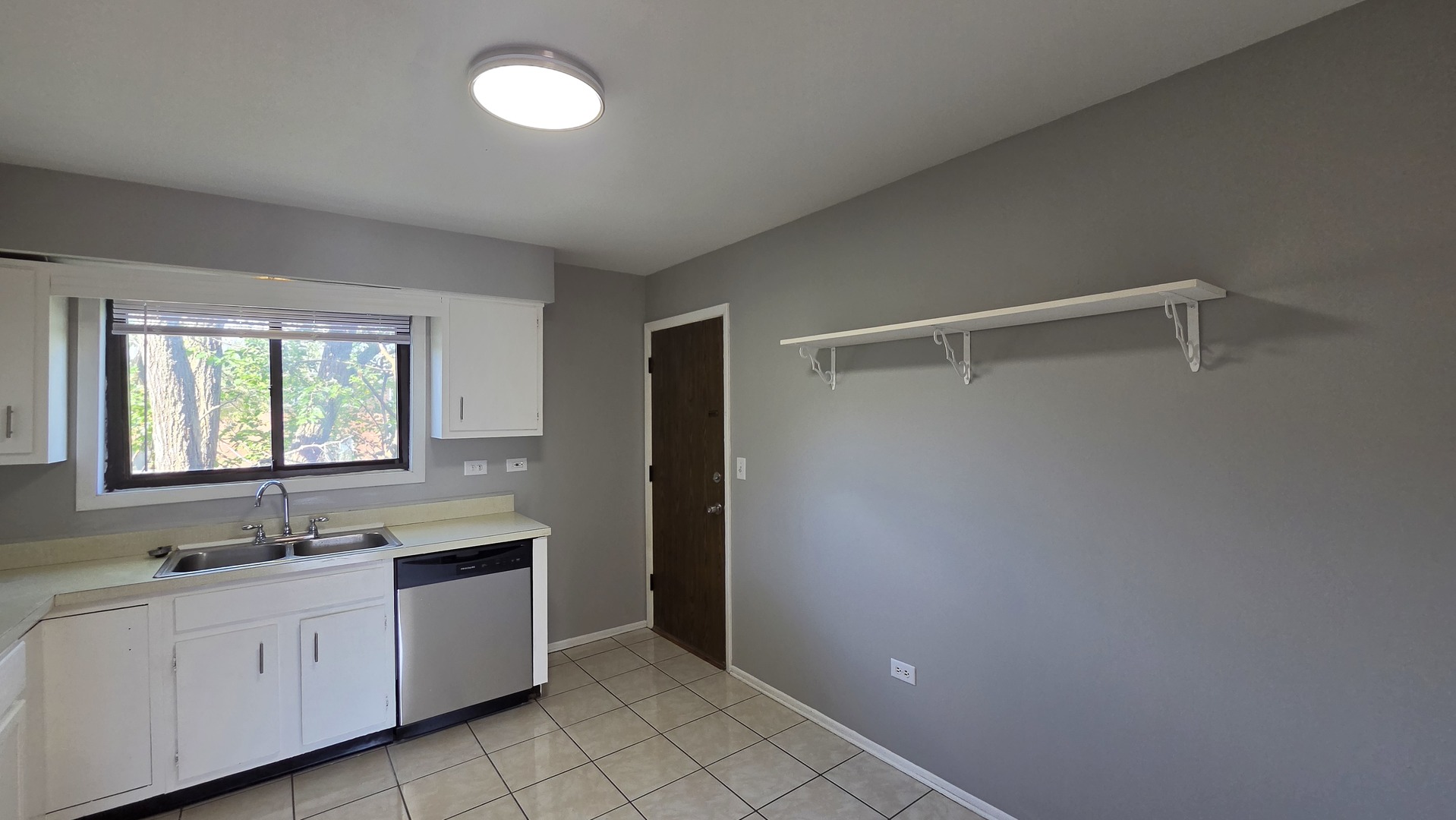 718 Cobblestone Circle C Property Photo 13