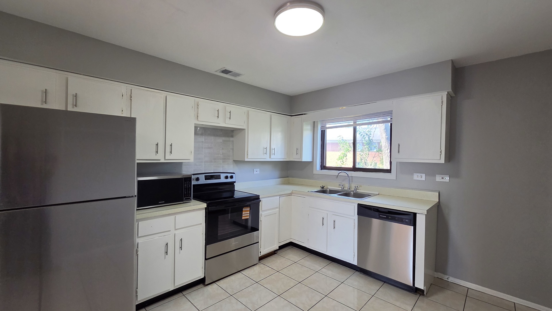 718 Cobblestone Circle C Property Photo 15
