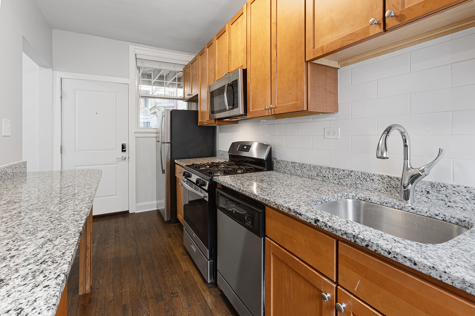 1100 W Glenlake Avenue 1 Property Photo 6