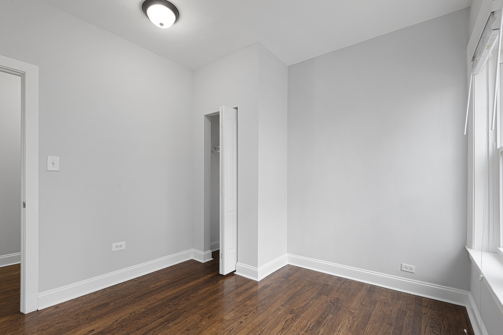 1100 W Glenlake Avenue 1 Property Photo 10