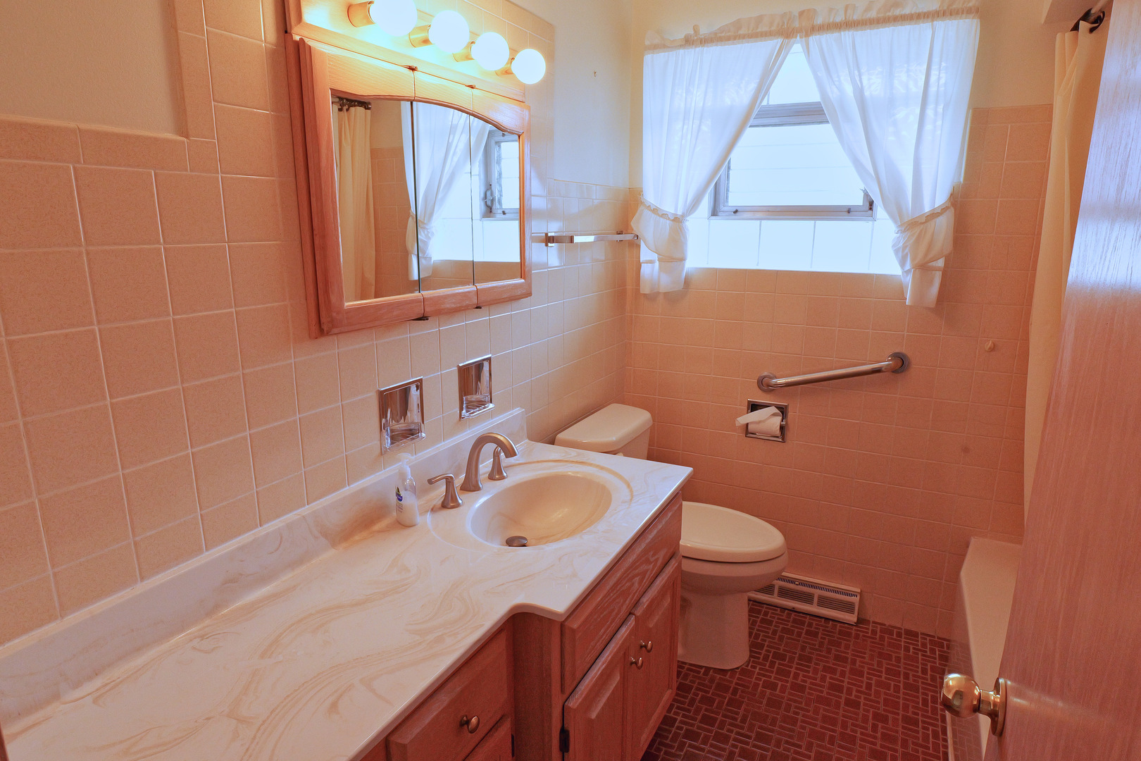 4537 W 100th Place Property Photo 6