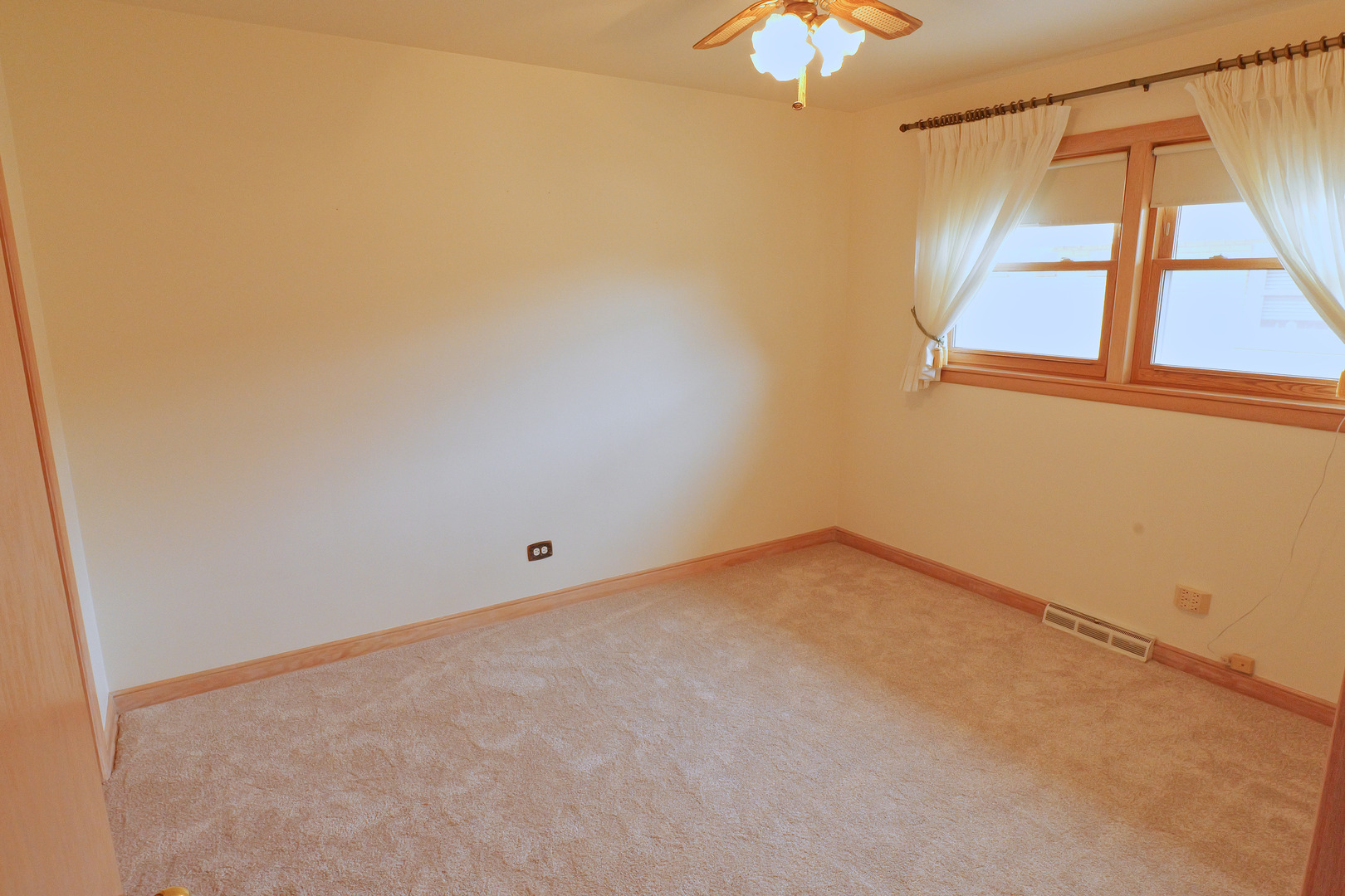 4537 W 100th Place Property Photo 8