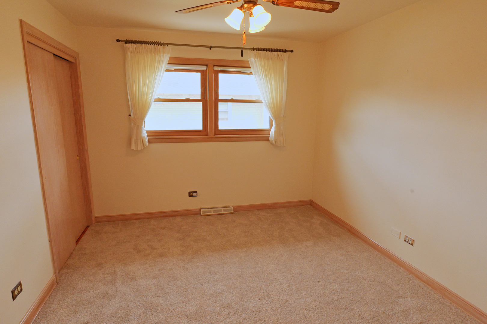 4537 W 100th Place Property Photo 9