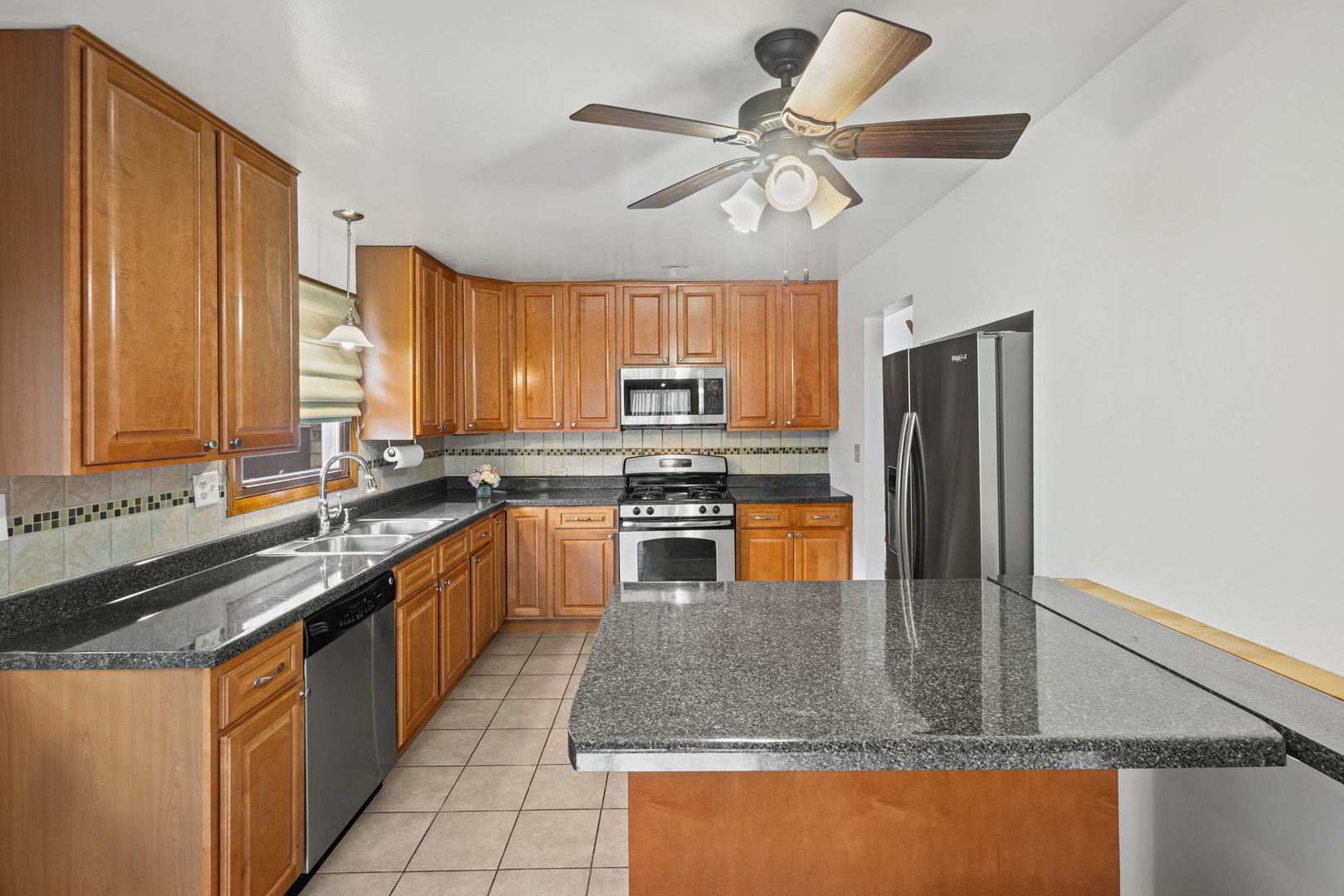 9500 S Loomis Street Property Photo 10